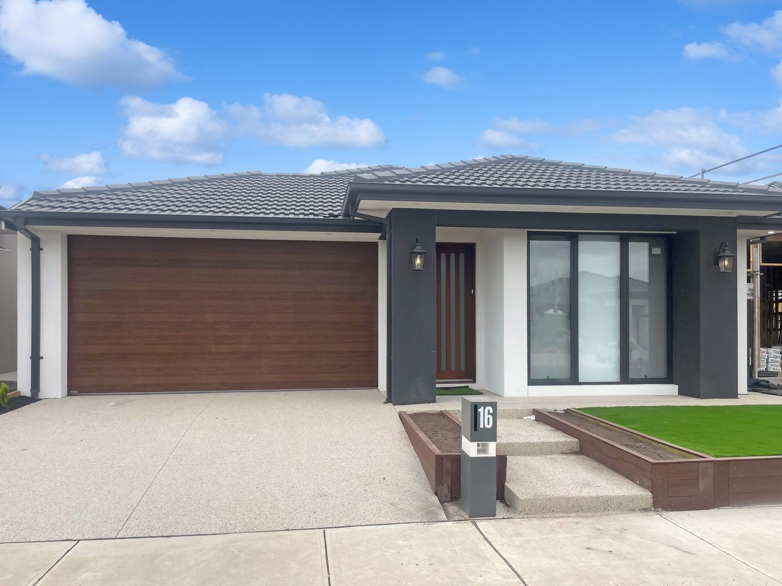 Native Sectional Ashwood